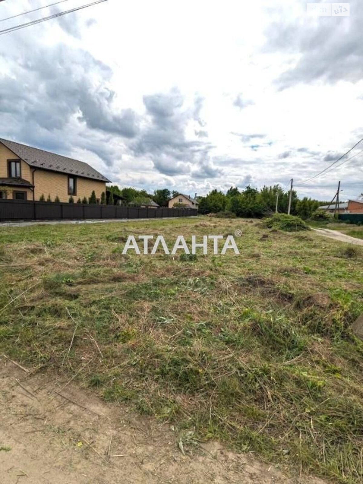 Земельна ділянка під житлову забудову в Зарванцях, площа 12 соток фото 1 Земельна ділянка під житлову забудову в Зарванцях, площа 12 соток фото 1