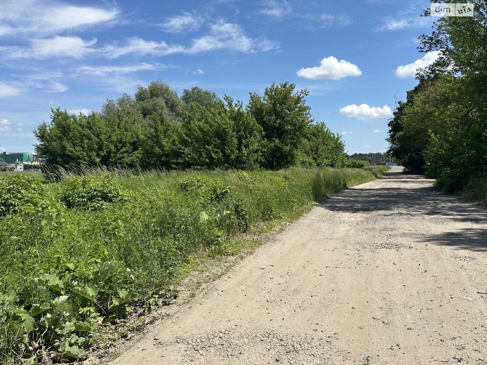 Земельна ділянка комерційного призначення в Десні, площа 2.1144 Га фото 1 Земельна ділянка комерційного призначення в Десні, площа 2.1144 Га фото 1