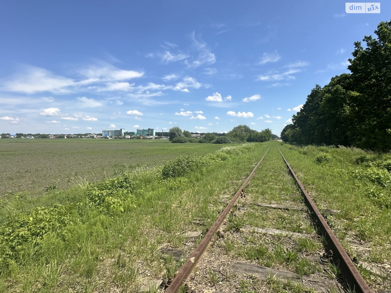 Земельна ділянка комерційного призначення в Десні, площа 2.1144 Га фото 1 Земельна ділянка комерційного призначення в Десні, площа 2.1144 Га фото 1