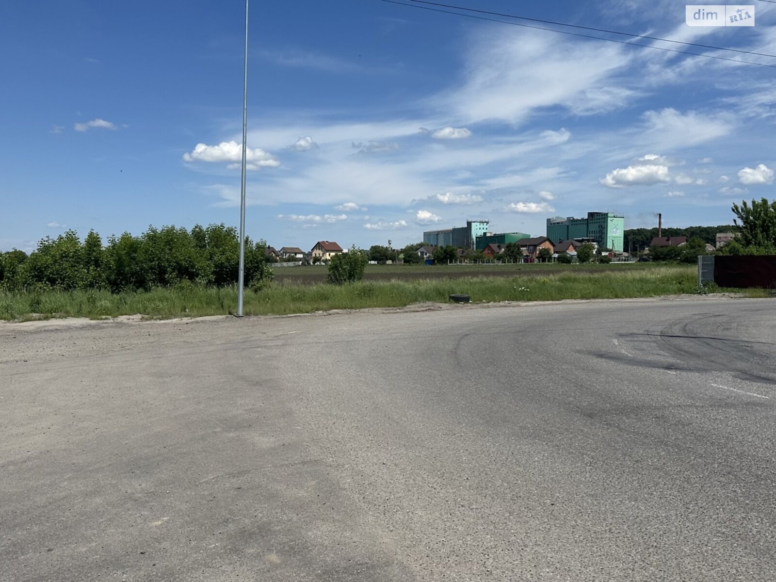 Земельна ділянка комерційного призначення в Десні, площа 2.1144 Га фото 1 Земельна ділянка комерційного призначення в Десні, площа 2.1144 Га фото 1