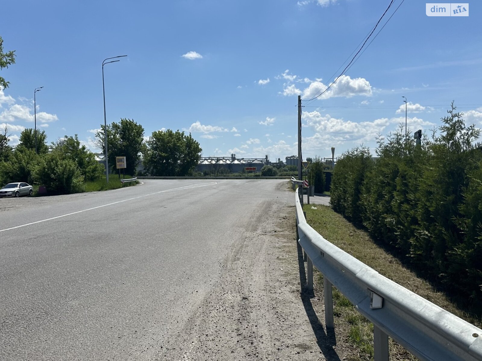 Земельна ділянка комерційного призначення в Десні, площа 2.1144 Га фото 1 Земельна ділянка комерційного призначення в Десні, площа 2.1144 Га фото 1