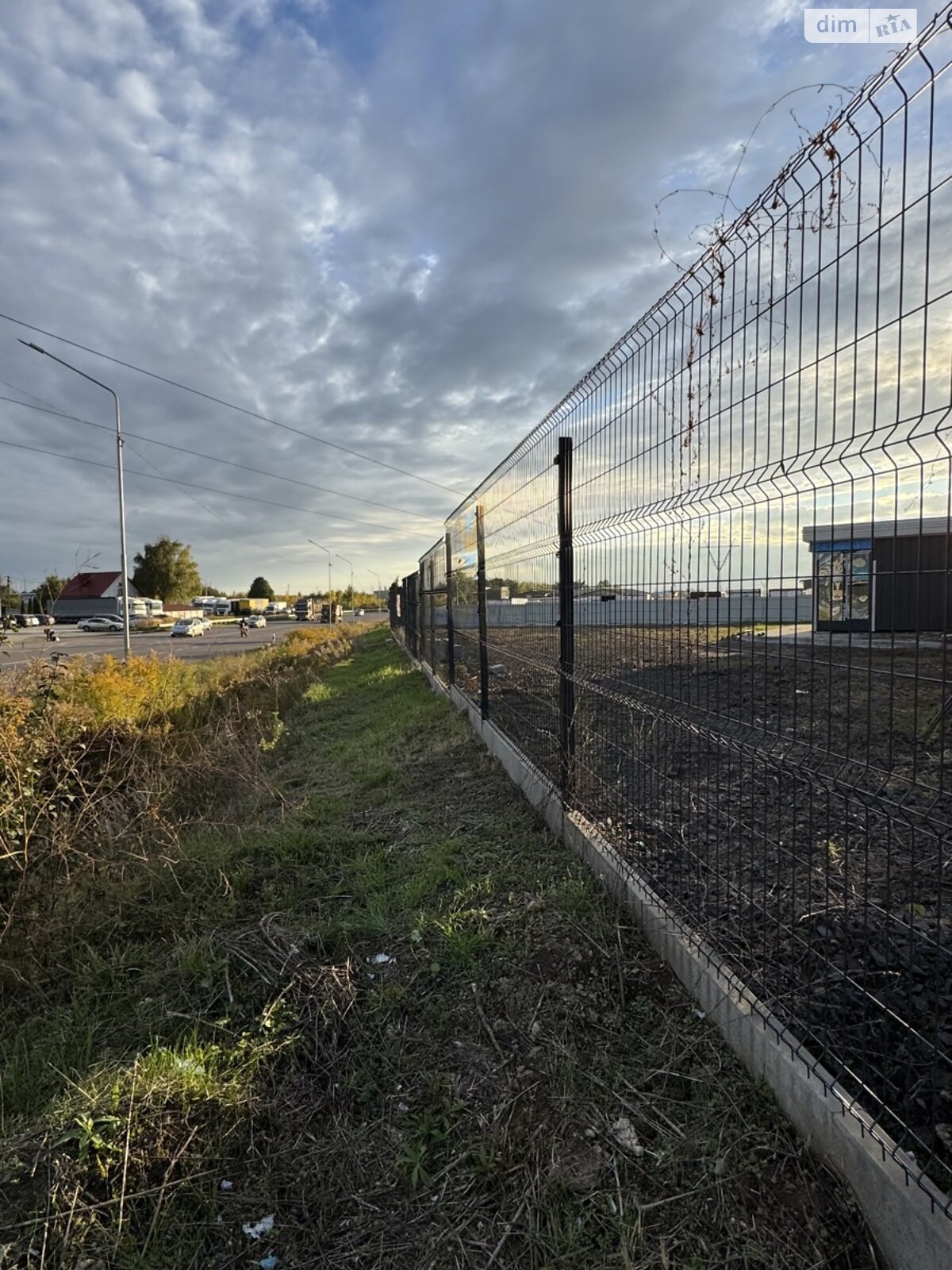 Земельна ділянка комерційного призначення в Луцьку, площа 16 соток фото 1 Земельна ділянка комерційного призначення в Луцьку, площа 16 соток фото 1
