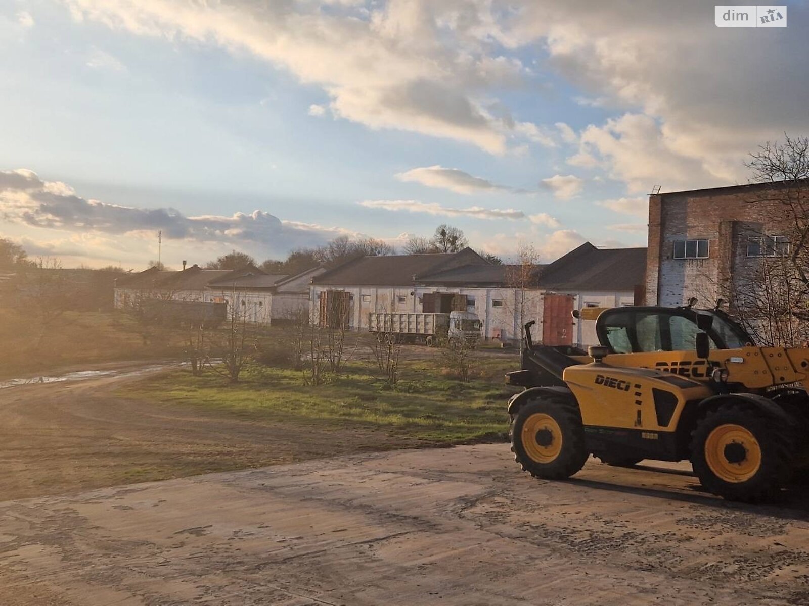 Земельна ділянка комерційного призначення в Вороновиці, площа 4 Га фото 1 Земельна ділянка комерційного призначення в Вороновиці, площа 4 Га фото 1