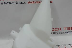 1 Бачок стеклоомывателя с крышкой Tesla model S, model S REST 1005400-00-D