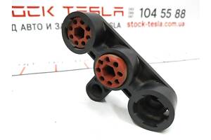 1 Крепление насоса тормозной системы Tesla model S 6006359-00-A