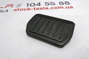 1 Накладка резиновая педали тормоза Tesla model 3 1044691-00-D