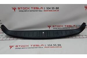 1 Отделка багажника нижняя антихром в сборе Tesla model X 1035993-00-D