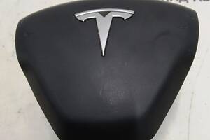 1 Подушка безпеки водія у зборі Tesla model 3 1508347-71-B