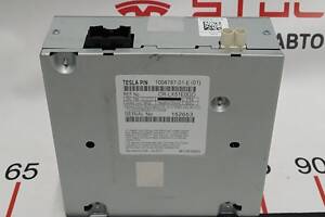 1 Радио Base 500KB с повреждением корпуса (USA) Tesla model X S REST 1052323-00-B