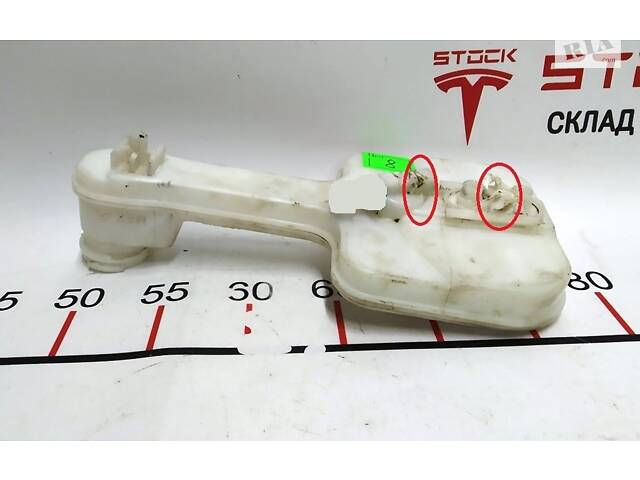 1 Расширительный бачок тормозной системы BOOSTER Tesla model X 1045523-00-C