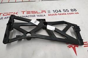 10 Кронштейн кріплення боді-контролера та паркувального модуля Tesla model X 1077423-00-B