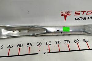 10 Усилитель распорка стоек амортиз правая Tesla model S REST 1064611-00-B