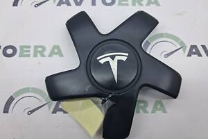 104423400B Заглушка в колісний диск Tesla MODEL 3