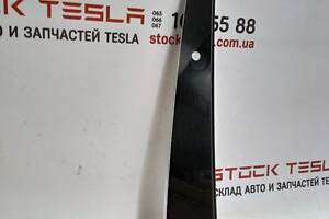 13 Накладка стойки B наружная правая (стекло) Tesla model X 1092312-98-F