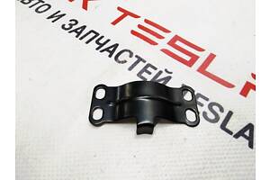 14 Кронштейн подъемной пружины задней двери Tesla Model X 1050964-00-B