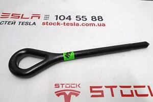 17 Крюк буксировочный Tesla Model S REST 1060646-00-A