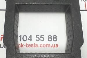 18 Панель заполнения пустот (2-й ряд сидений) центральный блок Tesla Model X 1072409-00-C