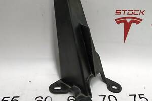 19 Кронштейн пластика стеклоочистителей Tesla Model X 1055405-00-B