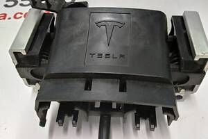 19 Крышка низковольтного разъёма высоковольтной батареи Tesla model S, model S REST 1003915-10-F