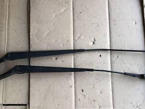 1Z1 955 409 1Z1 955 410 1Z1955409 1Z1955410 Поводок стеклоочистителя правый и левый VAG запчасти б/у шрот