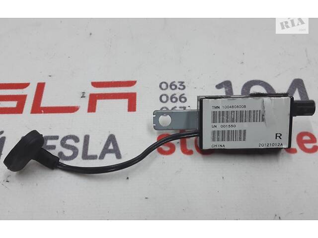 2 Антенна-усилитель FM2 - NA EU APAC (правая) Tesla model S, model S REST 1004808-00-F