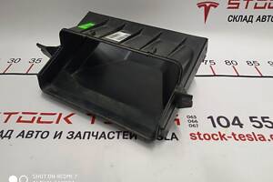 2 Корпус фильтра кондиционера Tesla model S 1006384-00-C