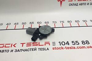 2 Мотор привода люка правый Tesla model S, model S REST 1006361-00-B