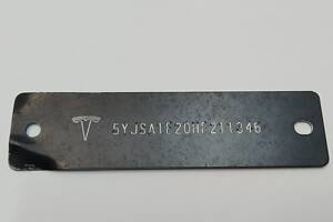 2 Табличка с VIN кодом под лобовым стеклом Tesla model S REST 75 1006865-00-C