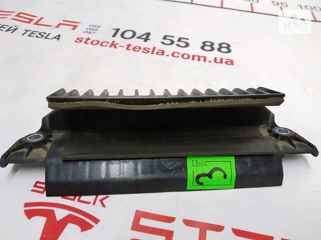 22 Кронштейн крепления проводки Tesla model S 1010807-00-A