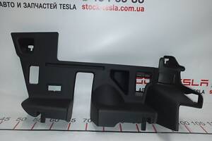 25 Накладка пластиковая под рулевой колонкой Tesla Model X 1035577-00-D