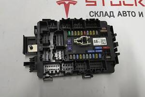 26 Блок предохранителей салона (в разбор) Tesla model S REST 1034409-00-B