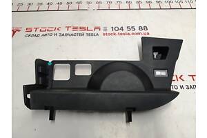 27 Накладка нижняя инструментальной панели правая Tesla Model X 1035563-00-C