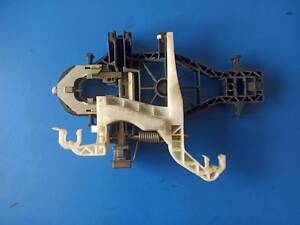 2K0843352 2K0843352D VAG Кронштейн ручки двери правый VW Caddy Touran 2003-2010