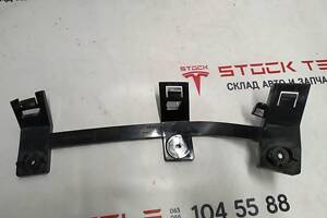 3 Кронштейн передней фары левой Tesla Model X 1046957-00-F, 1046957-00-G