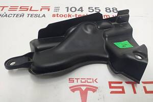 3 Накладка стакана резиновая правая Tesla Model 3 1081695-00-A