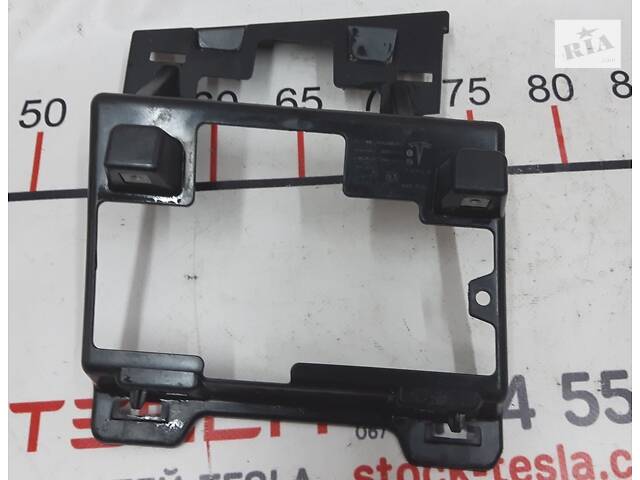 34 Кронштейн опорний монітора Tesla model S REST, Tesla model X 1058825-00-C