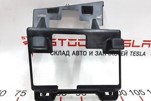 34 Кронштейн опорный основного монитора Tesla model X S REST 1058825-00-C