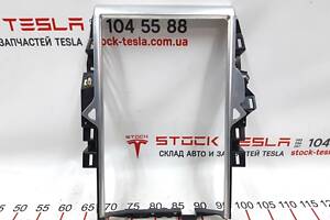 35 Рамка декоративная MCU (основного монитора) Tesla model X S REST 1002294-S0-H