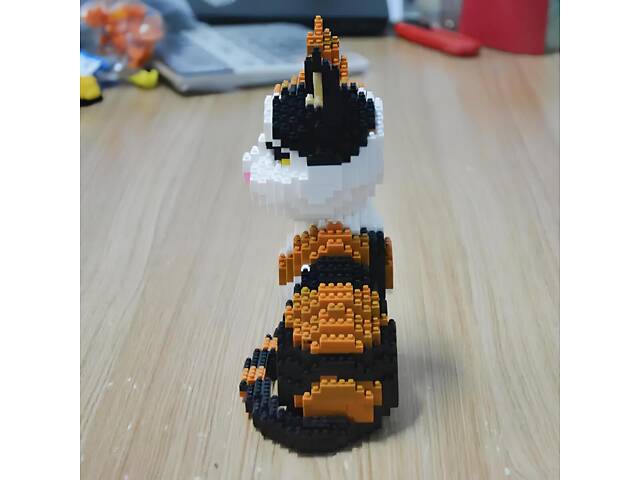 3D Конструктор Триколірна кішка RESTEQ — об’ємна модель з 1300 міні-деталей, 13×8×18 см - Фото 5