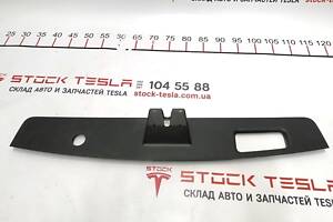 4 Накладка карты крышки багажника нижння Tesla model X 1037897-39-E