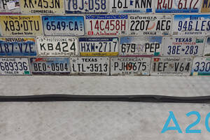 4L0823723 - Б/У Уплотнитель капота (на жабо) на AUDI Q7 (4L) 3.0 TDI quattro (небольшой надрыв)