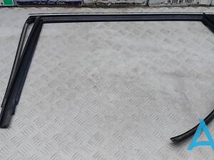 4M0839431B - Б/У Направляющая стекла двери на AUDI Q7 (4M) 3.0 TFSI quattro