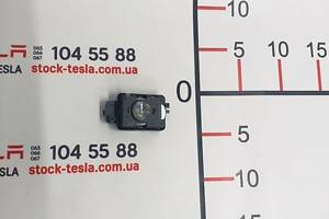 5 Фонарь подсветки салона передний лев прав Tesla model S, model S REST 1046533-00-A