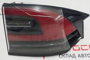 5 Фонарь правый наружный (с повреждениями) Tesla model X 1034333-00-B