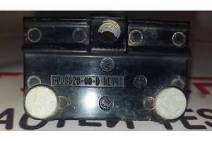 5 Кронштейн крепления рейлингов REV01 Tesla model S 6008628-00-D