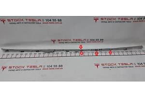5 Молдинг накладки порога левого (пластик хром) с повреждением Tesla model S, model S REST 1024575-00-E