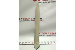 5 Накладка декоративная стойки A с магнитом NEW ALCANTARA CREAM правая Tesla model X 1050294-07-H