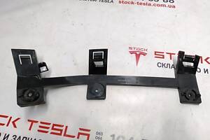 5 Передняя направляющая фары правой Tesla model X 1046959-00-F