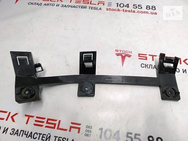 5 Передняя направляющая фары правой Tesla model X 1046959-00-F