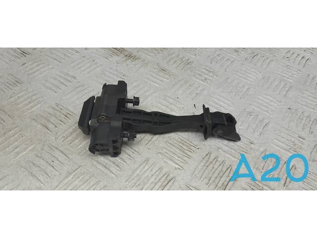 51217341030 - Б/У Ограничитель двери на BMW 5 (G30) 530e XDrive IPerformance